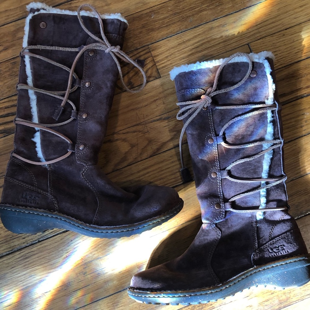 UGG Women’s Surfcat Lace Up Suede Leather Sheepskin Winter Boots